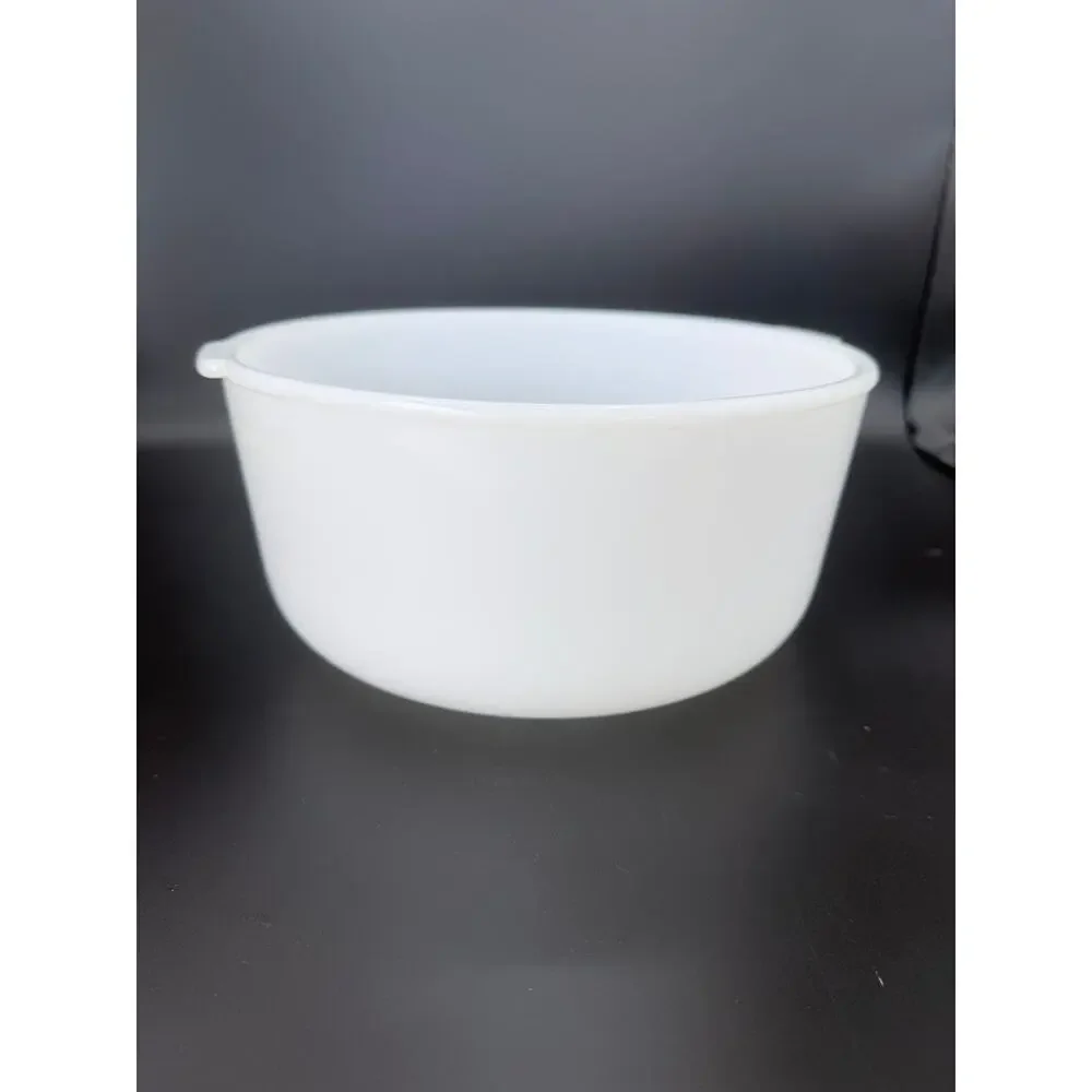 Vintage McKee Glasbake Sunbeam Milk Glass Mixer Bowl 19CJ 9.5 Inch